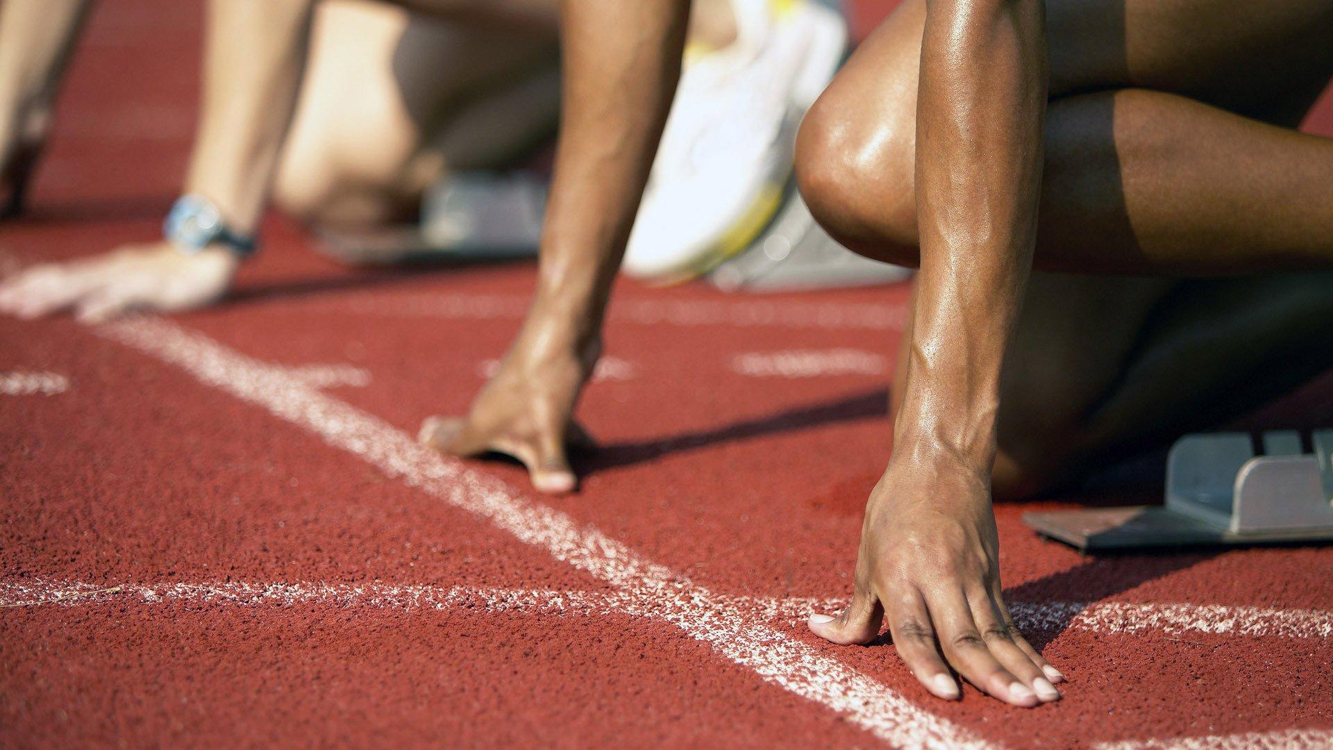 字母哥开局遇大麻烦！唐斯造犯规艺术发威，雄鹿巨星开场两分钟深陷犯规泥潭